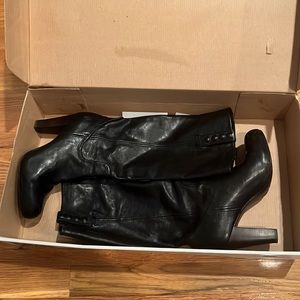 Frye Miranda stud tall 7.5M black
Hidden platform